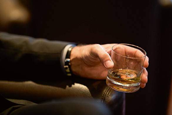 Hapag Lloyd Cruises MS Europa Havana Bar 3.jpg